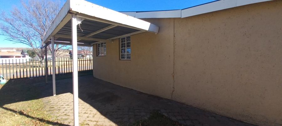 To Let 2 Bedroom Property for Rent in Loch Athlone Free State